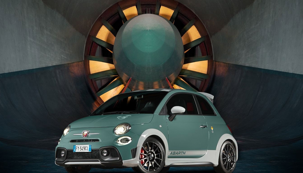 سيارةAbarth 695 70° Anniversario 