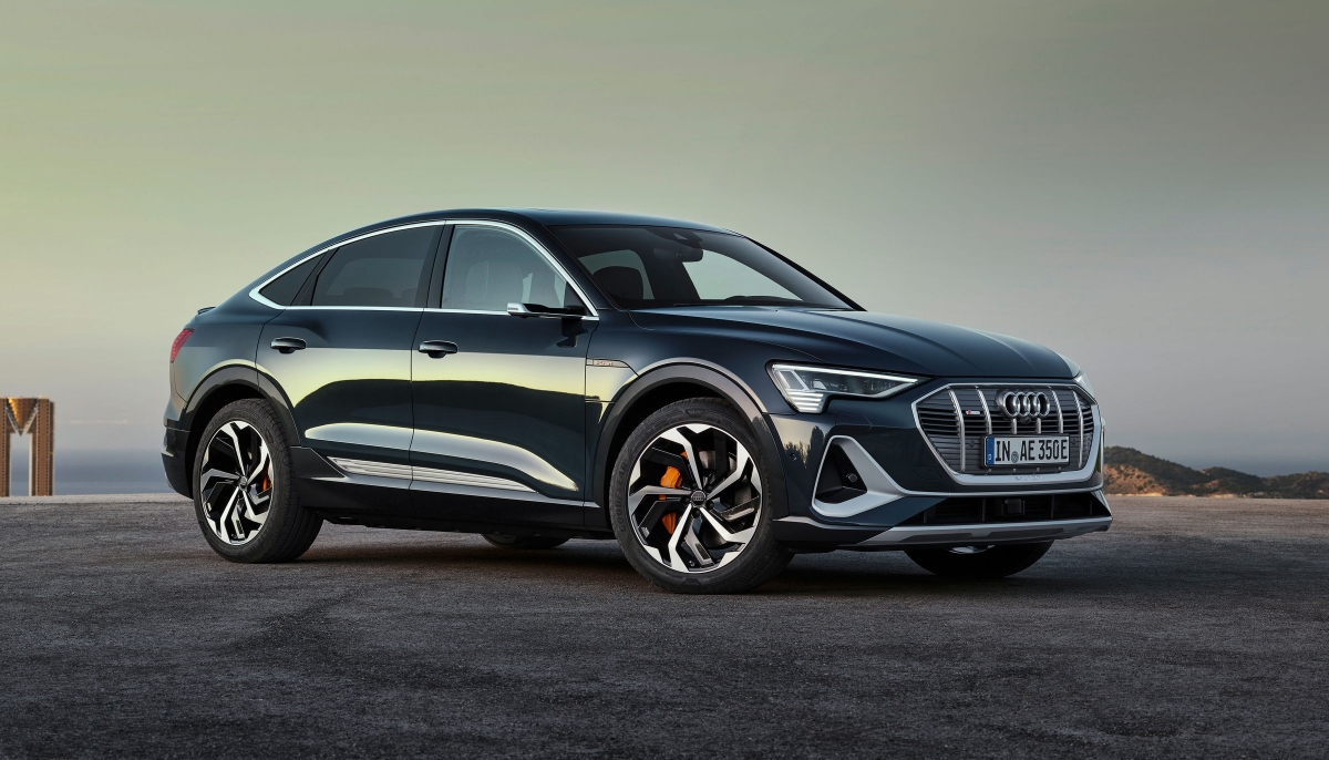 سيارة Audi e-tron Sportback الكهربائية بالكامل