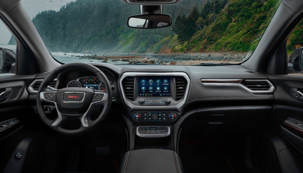 ’جي إم سي أكاديا‘ للعام 2021 