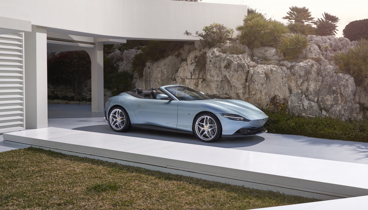 FERRARI ROMA SPIDER: LA NUOVA DOLCE VITA – A NEW STORY BEGINS