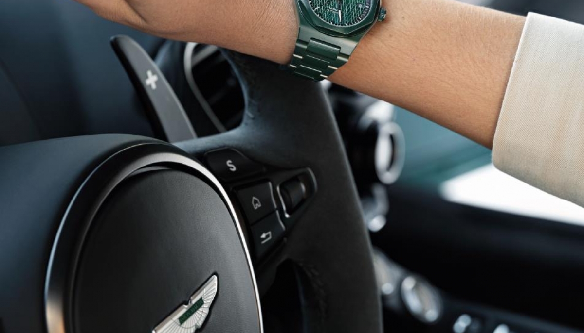 Introducing the Girard-Perregaux Laureato Green Ceramic Aston Martin Edition