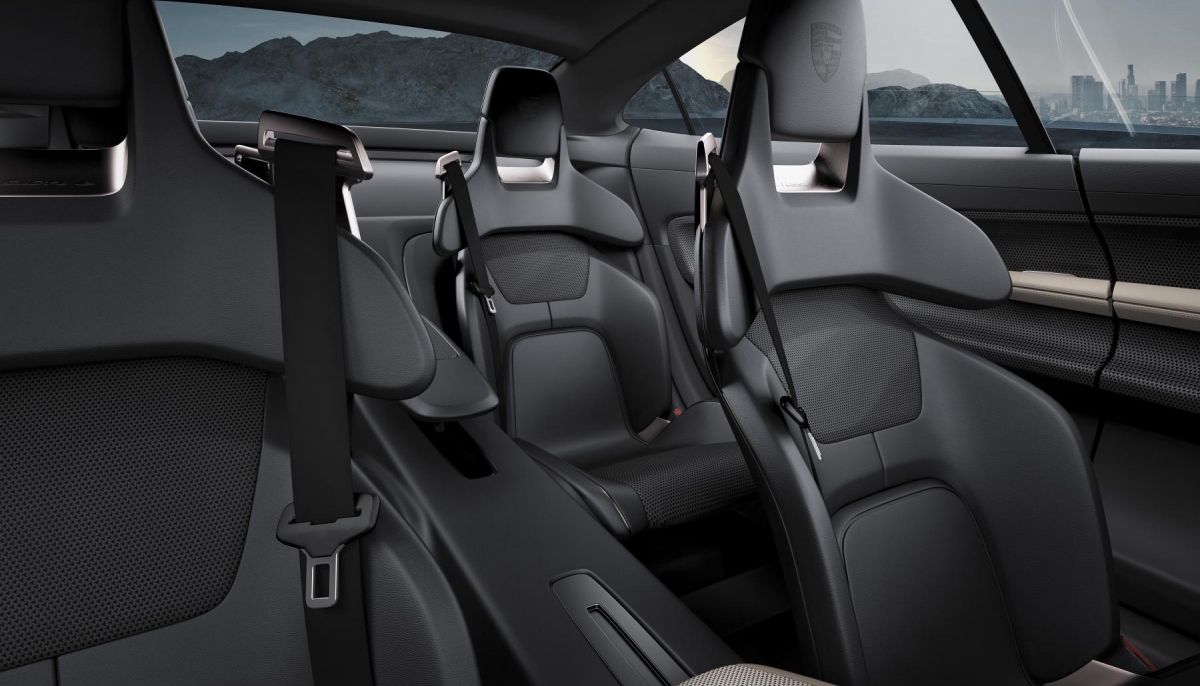 PORSCHE MISSION E: 600 HP, 500 KILOMETER DRIVING RANGE, 15 MINUTES CHARGING TIME