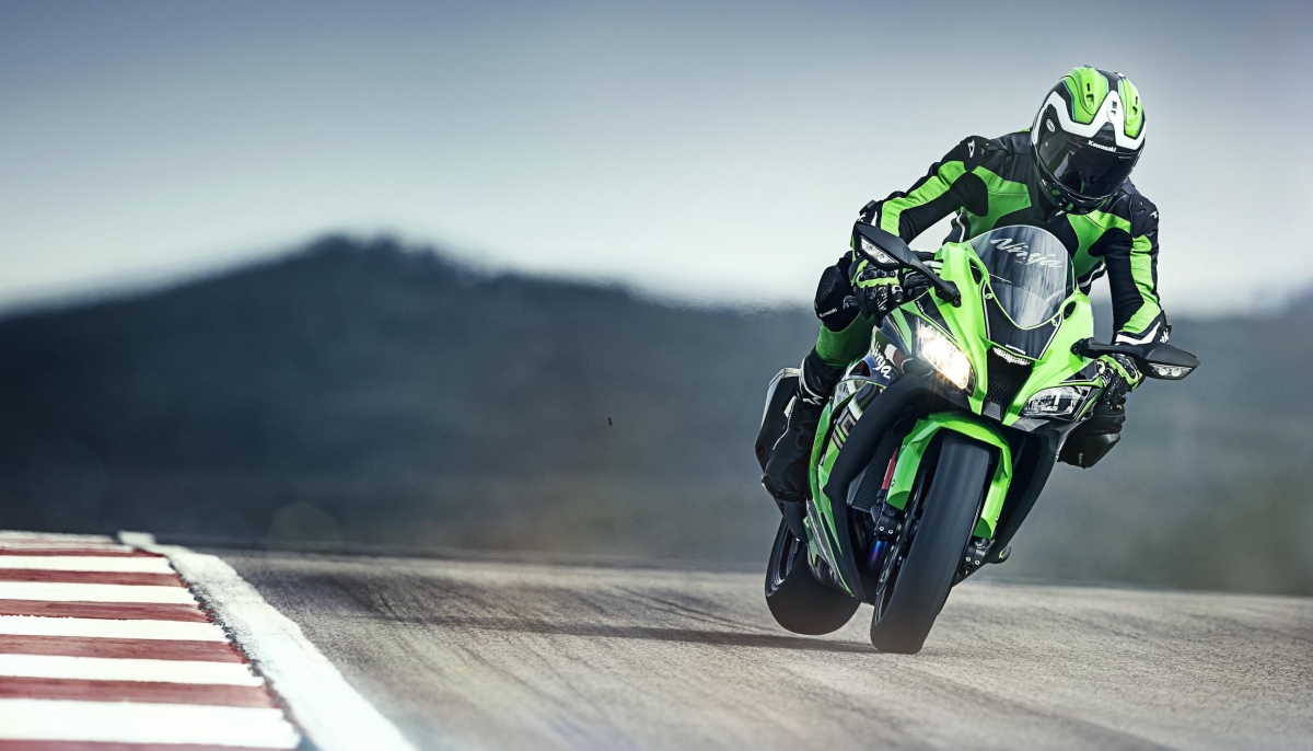  TIME TO GET CLOSER TO THE 2016 NINJA ZX-10R