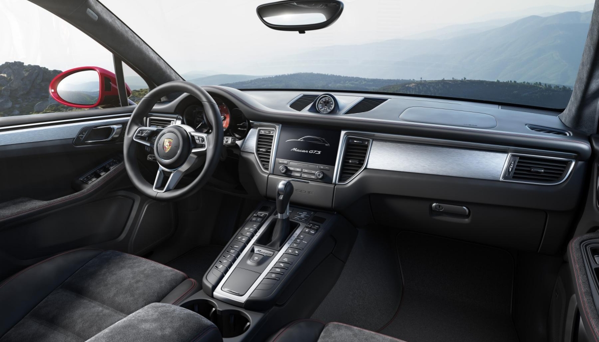 PORSCHE MACAN GTS, THE THOROUGHBRED SPORTS CAR AMONG SUVS