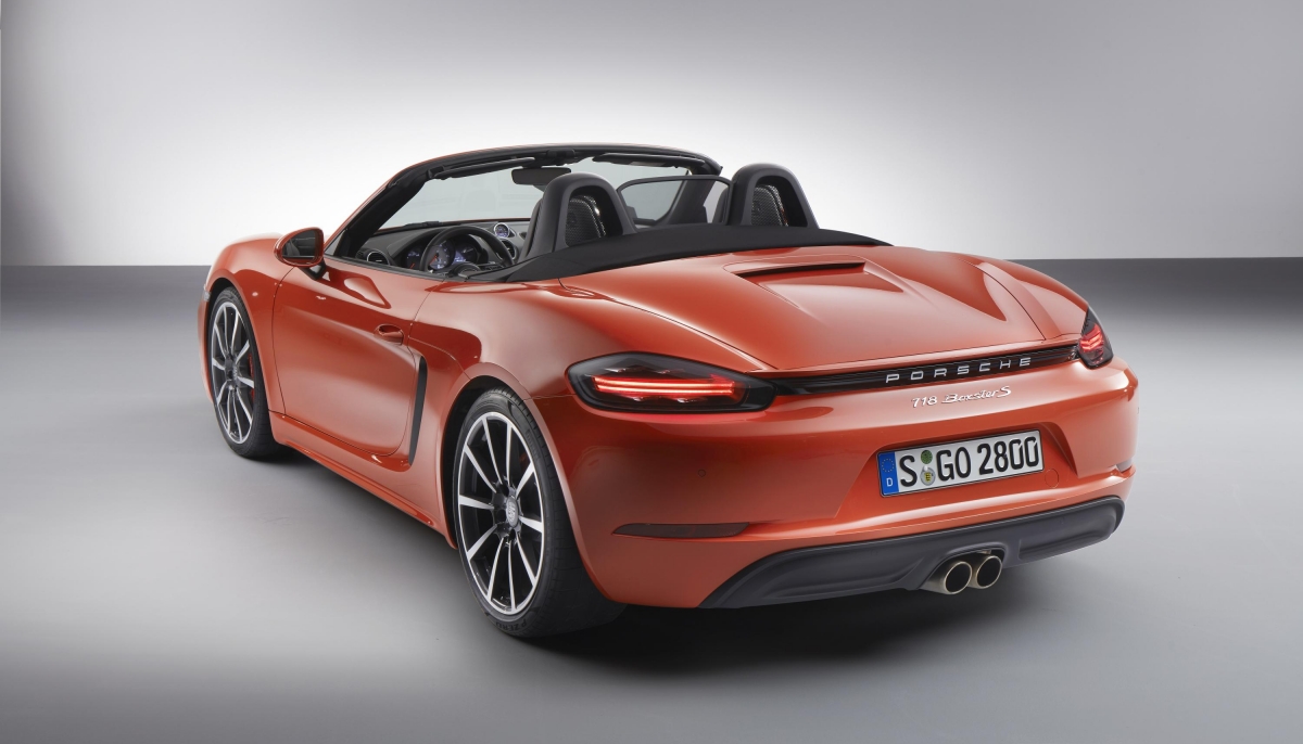 THE NEW PORSCHE 718 BOXSTER: THE DEFINITIVE MID-ENGINED ROADSTER 