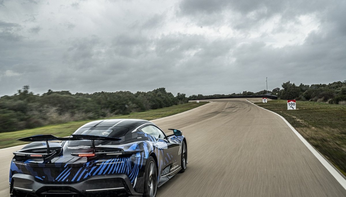 يختبر ‘quick nick‘ النموذج الأولي من سيارة battista