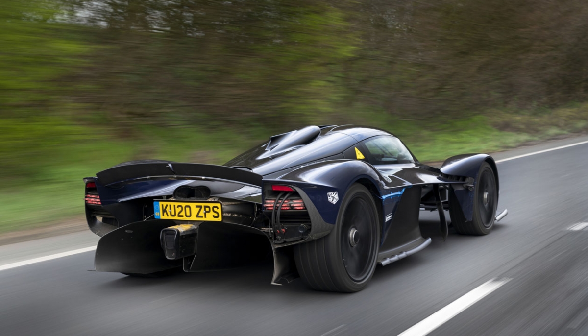 أستون مارتن فالكيري 