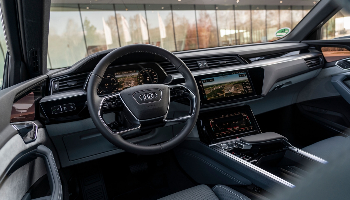 سيارة Audi e-tron Sportback الكهربائية بالكامل