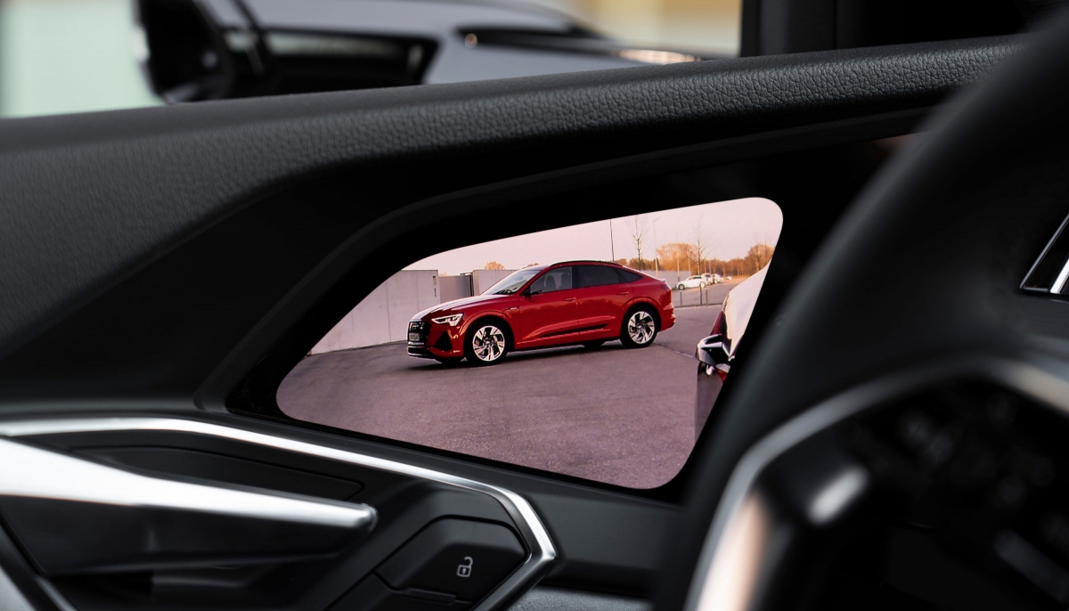 سيارة Audi e-tron Sportback الكهربائية بالكامل