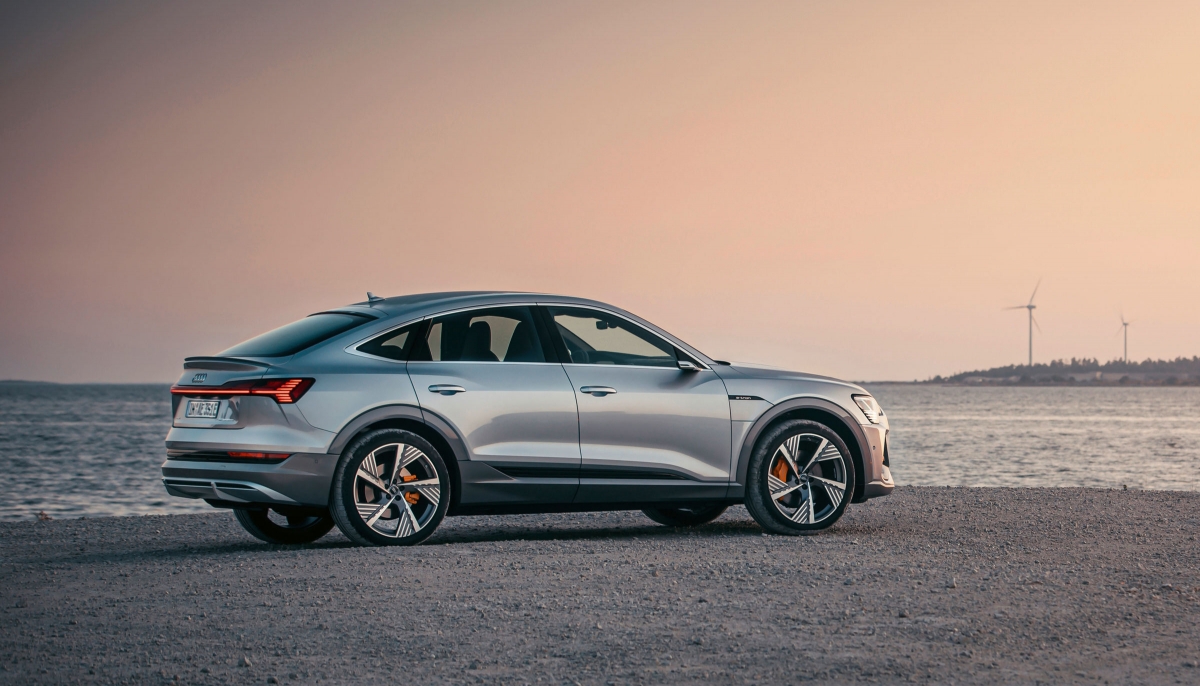 سيارة Audi e-tron Sportback الكهربائية بالكامل