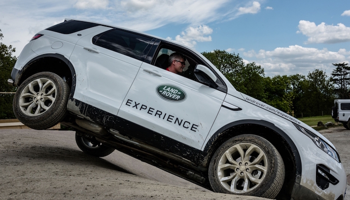 LAND ROVER SUPPORTS NO MAN'S LAND EXPEDITION 